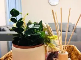 Comfort Meets Style, 1BR, Fast Wi-Fi, Free Parking