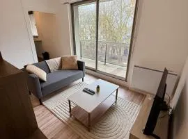 Studio lumineux avec balcon proche de la gare