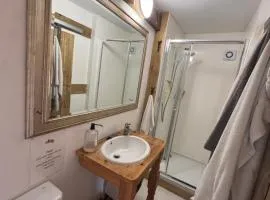 Vinnies cosy farm hideaway