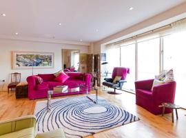 Luxury 2 Bed Apt with Stunning View, hotel a Newport