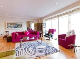 Luxury 2 Bed Apt with Stunning View