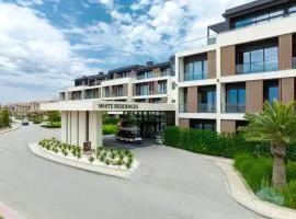 Seabreeze Resort, White Residence terrace, studio apartment