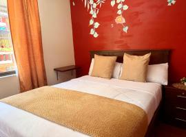 Hostal Green Garden en el centro de Baños de Agua Santa, hotel in Baños