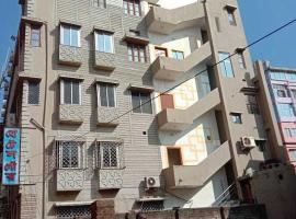 Hotel O Gour, hotell i Bāgnān
