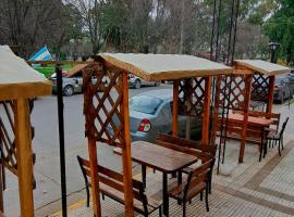 Hotel y parrilla Reggiani, ξενοδοχείο σε Carmen de Patagones