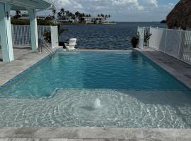 Million Dollar Matlacha Views 2bed2bath Heated Pool Gulf front, Hotel in Matlacha