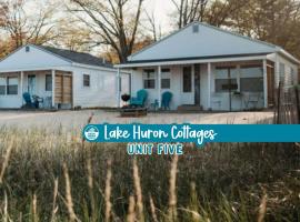 New renovated bathroom & new roof - Lake Huron 5、Lincoln Junctionのホテル