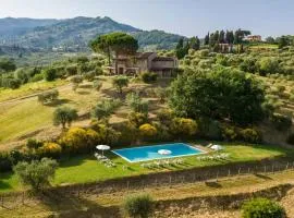 Large Country House Near Lucca With Private Pool