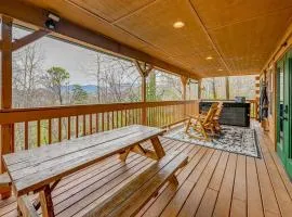 Mtn-View Bryson City Cabin: 1 Mi to Deep Creek!