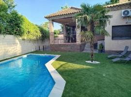 "La Casa de Alfar" con Piscina, Barbacoa y a 10 min Puy du Fou, Hotel in Burguillos de Toledo