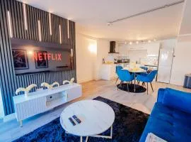 Modern 2 BR 2 Bath Flat With Balcony & Fast WiFi