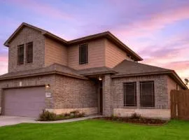 Rhumba by AvantStay Game Room Bakyard Oasis Outdoor Dining Near Beaches and Downtown