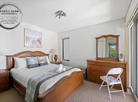 Deluxe Waterfront Queen Room in Caringbah South - Gorgeous Views All Around - Shared Bathroom