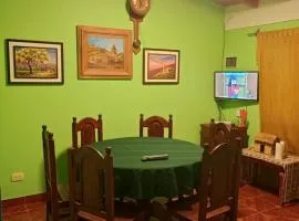 M & M El pórtico de la Quebrada