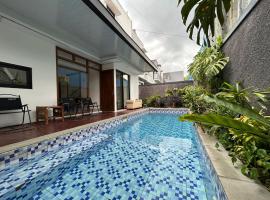 Patria Villa Maguwo with Private Pool, hotell sihtkohas Salakan