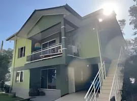 Casa das Bromélias-Com quiosque em meio à natureza