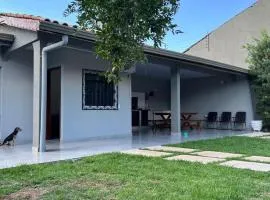 Quarto com area de descanso