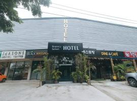 Regency Sunset Condotel, готель у місті Анхелес