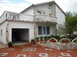 Apartments with parking space Seline, Paklenica - 25366