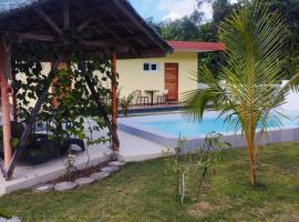 Dom's Oase, hotel em Bolod