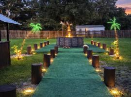 Family Country Retreat w Pool, Games & Fire Pit, hotell i Clewiston