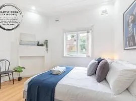 Well-Located Double Room Near Eastwood Station - Shared Bathroom and Kitchen