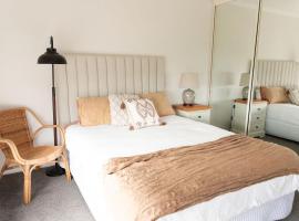 The Bridport Bush and Beach Hideaway, Hotel in Bridport