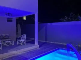 Seasonal house in Barra do Pojuca com 3 quartos e 4 banheiros, dentro de Condomínio