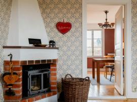 1930S House With Restored Details Near Sparreholm, Hotel in Stjärnhov