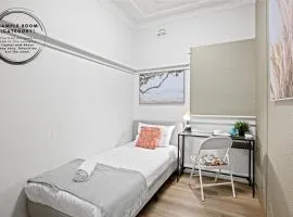 Boutique Single Room - Centrally Located at Granville - Shared Bathroom