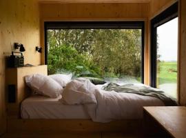 Essards - Parcel Tiny House - Tiny House près des chevaux en Bourgogne, à 1H50 de Lyon MAE-1213, Hotel in Franxault