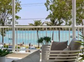 River Belle - Noosa River Views, Pet Friendly by Stay Noosa