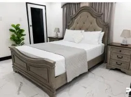 Solara retreat luxury manor -Full Service Luxury Stay