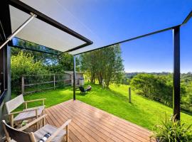 Lily Pad Tiny Home, отель в городе Малени