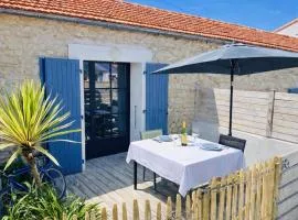 Residence Clos des Aigrettes -Appartements a 30m du Port de La Cotiniere , Ile d Oleron -commerces et plages a pied