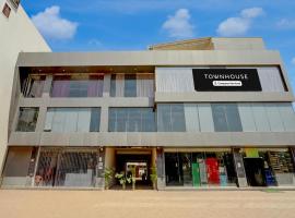 Townhouse Neotown Crossway Formerly Lakewood Gardenia, hotel di Bangalore