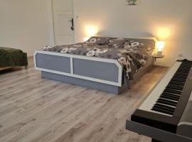 Dom s vínnou pivnicou, Hotel in Hontianske Tesáre