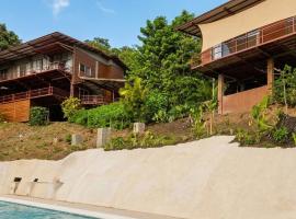 Mar Y Selva Ecolodge, hotel a Ballena