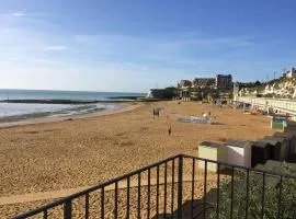 Beachside - Private Balcony & Direct Beach Access