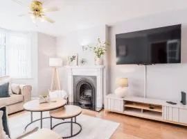 3 Bed House in Coventry by ARP Homes, Ideal for Contractors with Driveway Parking & Garden