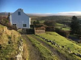 2 Bedroom House with Stunning Views in a Hikers and Cyclists Paradise