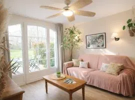 Entre Lac et Forêt - Maisonnette avec piscine