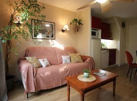 Maison cosy 6 pers - piscine chauffée - nature et lac - Monflanquin, hotel a Monflanquin