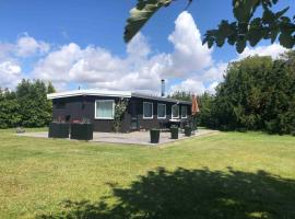 Hyggeligt sommerhus på Enø i Karrebæksminde i hjertet af smålandshavet, hotel i Karrebæksminde