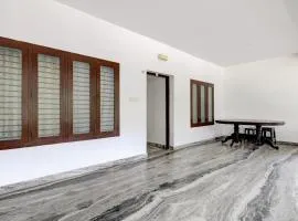 Super Hotel O Kazhakoottam Near AL SAJ Convention Centre