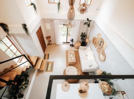 Balay nimo by Sachzna โรงแรมในAmadeo