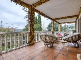 Chalet a 45min de Madrid ideal para familias hasta 12 personas