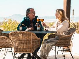 Finca las Calmas Adults Only Boutique Retreat & Dining Experience、Moraleda de Zafayonaのホテル