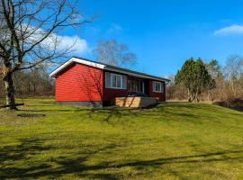 Red Wooden House With Spa Near Knudeklinterne, hotell sihtkohas Fur