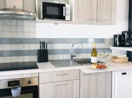 Residence Clos des Aigrettes -Appartements a 30m du Port de La Cotiniere , Ile d Oleron -commerces et plages a pied